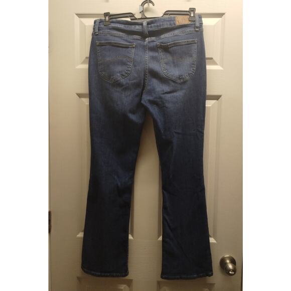 Lee Women's Size 14 Medium Wash Bootcut Mid-Rise Denim Blue Jeans - Picture 2 of 4
